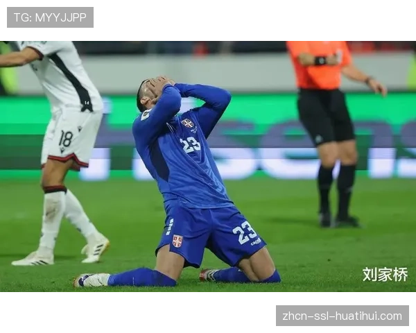 镜头聚焦：弗拉霍维奇主罚点球前，现场大屏幕显示其本赛季点球转化率为83%